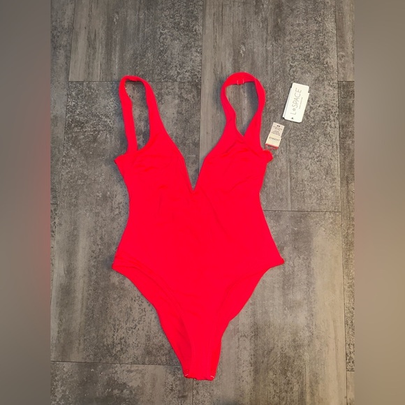 L*SPACE Coco One Piece Swimsuit In Hot Cherry Size S - Picture 3 of 8